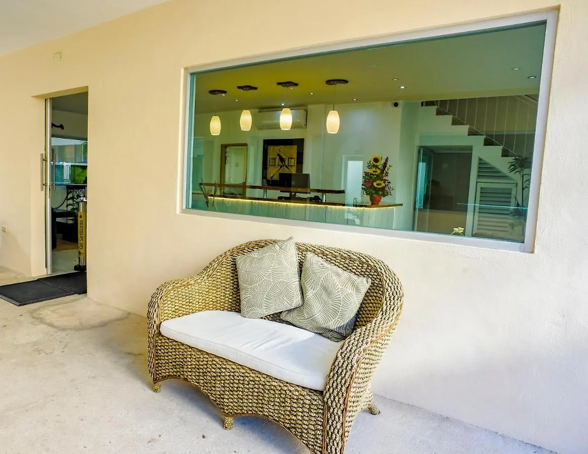 Hotel 12 BEES Playa del Carmen 3*,