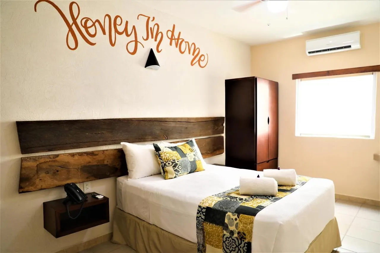Hotel 12 BEES Playa del Carmen