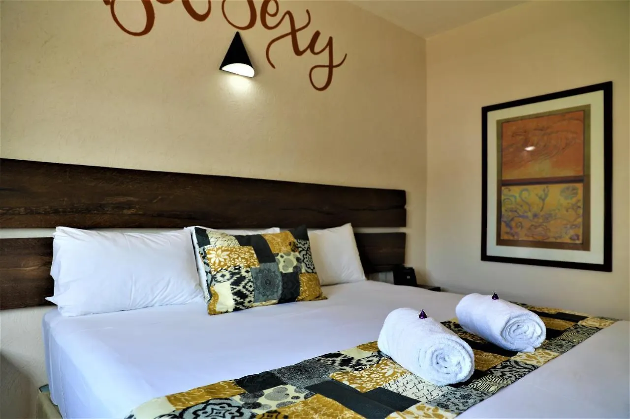 Hotel 12 BEES Playa del Carmen