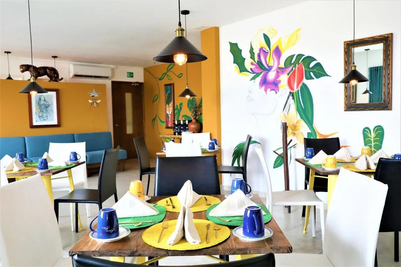 Hotel 12 BEES Playa del Carmen