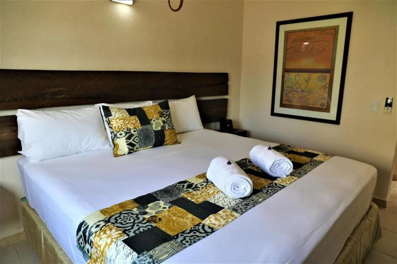 Hotel 12 BEES Playa del Carmen 3*,